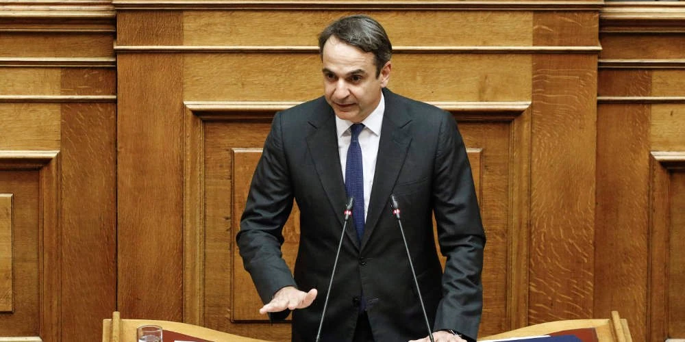 Βόλτα Μητσοτάκη στη Νέα Σμύρνη: Το «Κυριάκο μου δαγκωτό»… και η κοπέλα με το καροτσάκι (βίντεο)